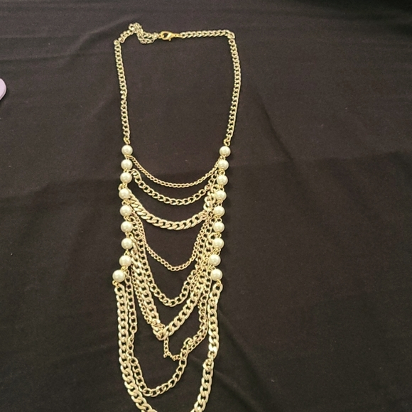 Jewelry - PRICE DROP. Gold Necklace with Pearls